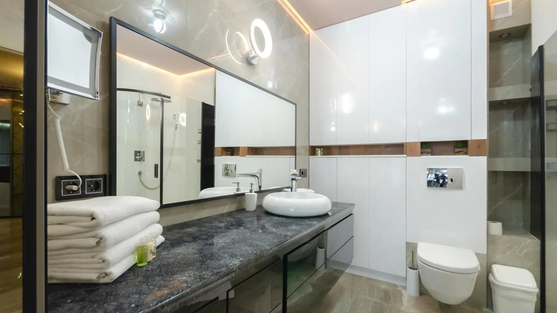 Petrovdom 109-200 In Spacious 2 Bedroom Apartments At Rc Kvartet, 16Г Vasyl Lypkivskyi Street Kyiv 0*,